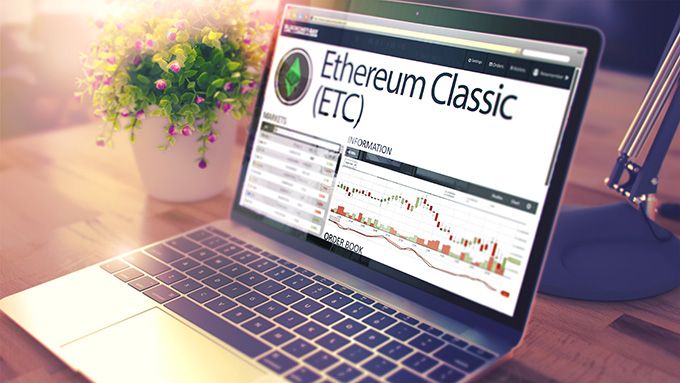 Hvordan investere i Ethereum: ETC på en bærbar PC-skjerm.