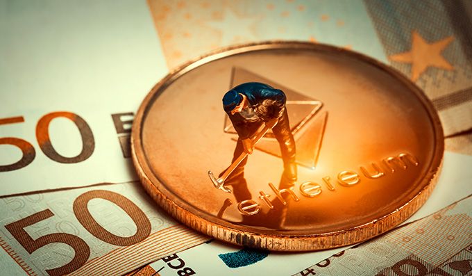 Hur man bryter Ethereum på Windows: en leksaksman som bryter Ether på cirka 50 eurosedlar.